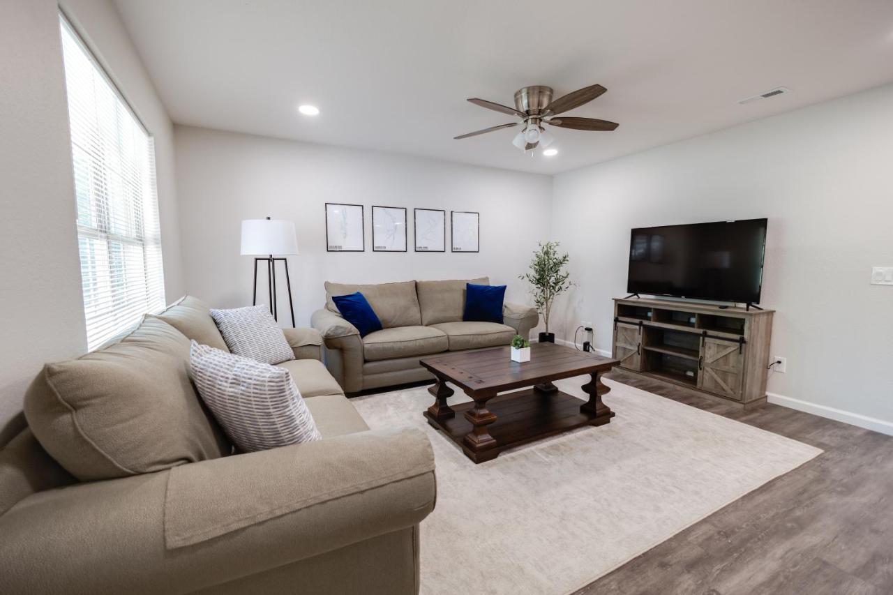 Trailside Townhouse - Close To Downtown & Bike Trails ベントンビル エクステリア 写真