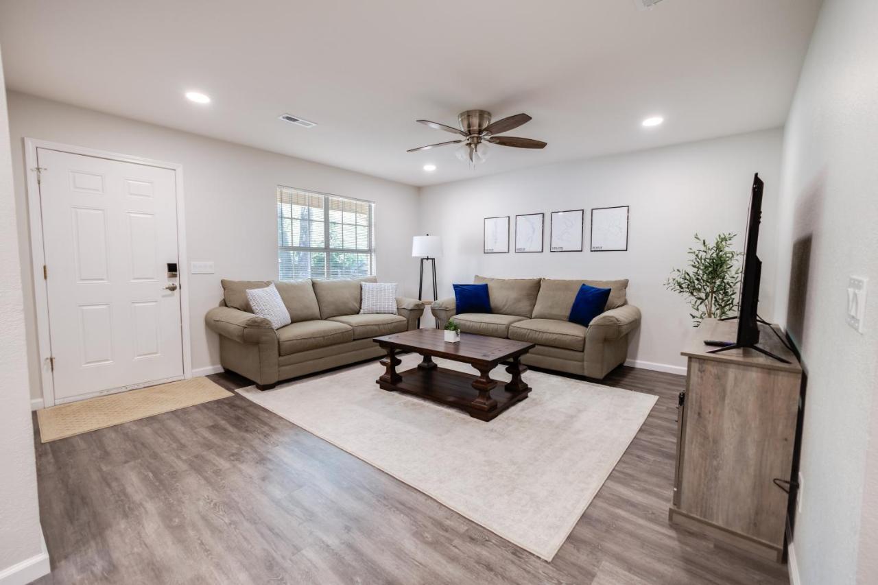 Trailside Townhouse - Close To Downtown & Bike Trails ベントンビル エクステリア 写真