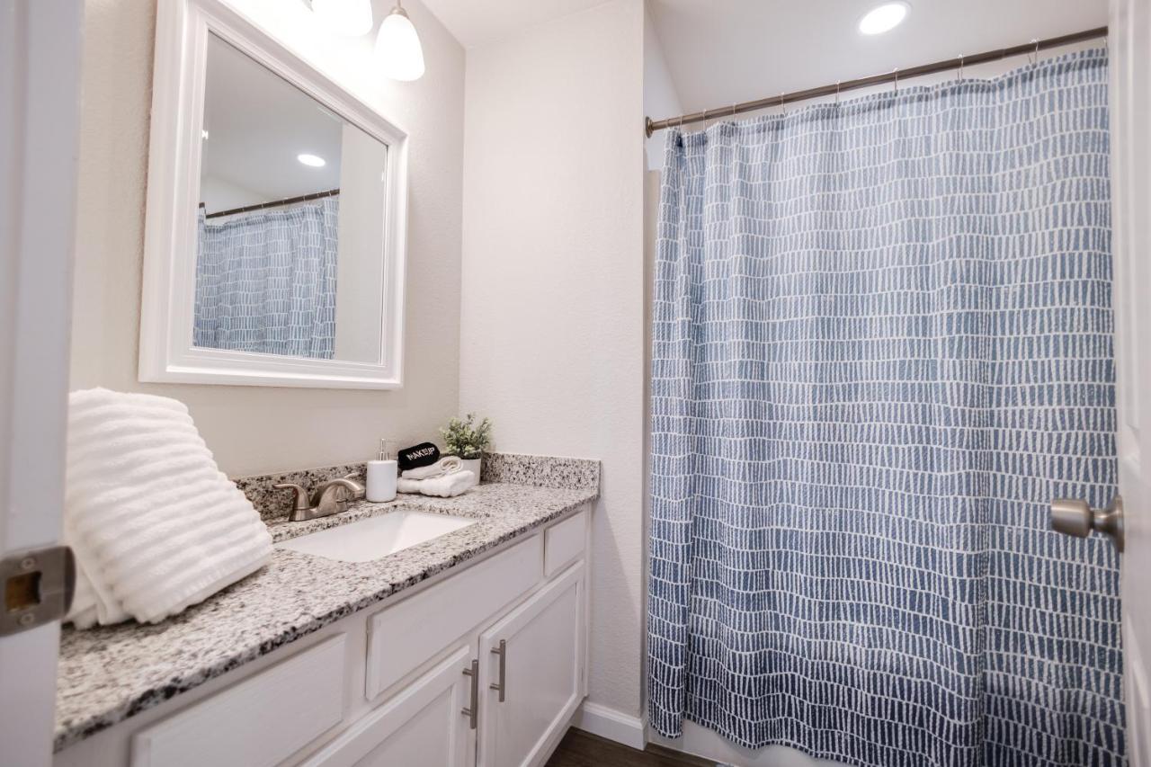 Trailside Townhouse - Close To Downtown & Bike Trails ベントンビル エクステリア 写真