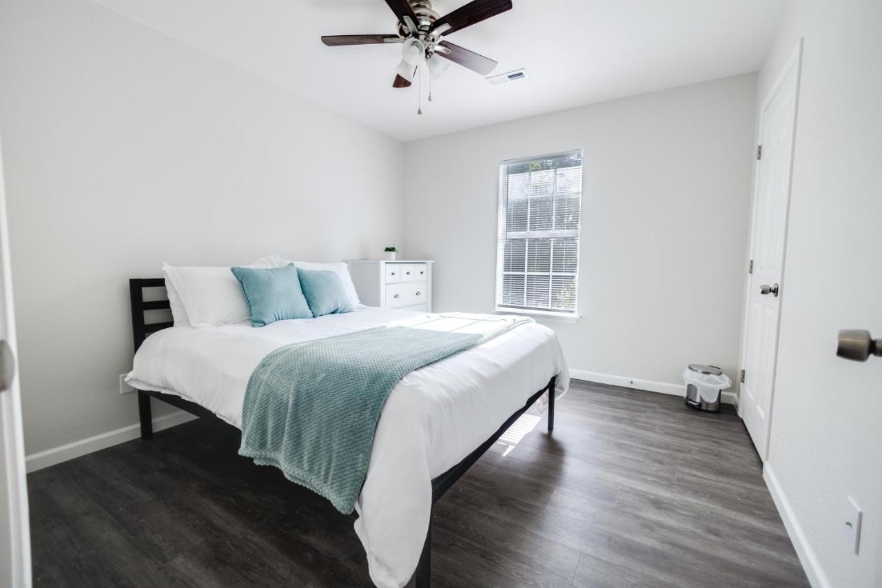 Trailside Townhouse - Close To Downtown & Bike Trails ベントンビル エクステリア 写真