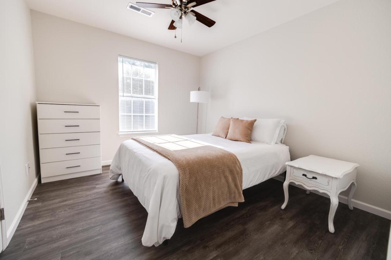 Trailside Townhouse - Close To Downtown & Bike Trails ベントンビル エクステリア 写真