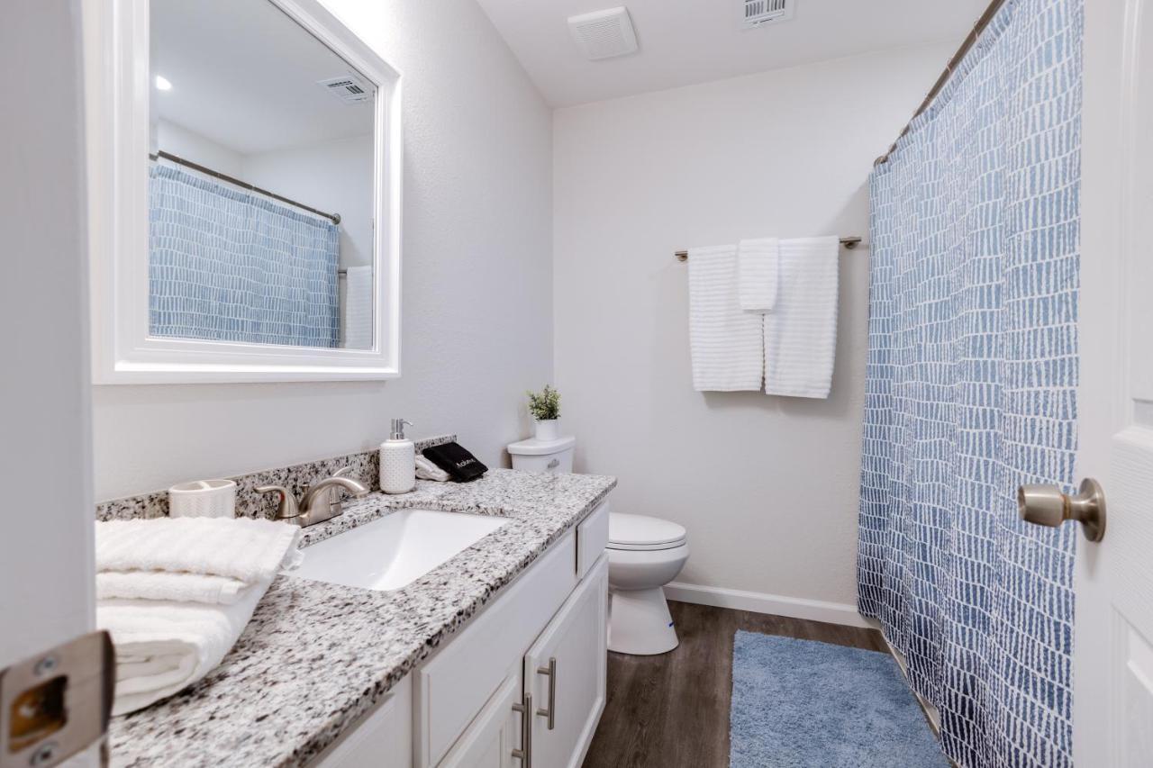 Trailside Townhouse - Close To Downtown & Bike Trails ベントンビル エクステリア 写真